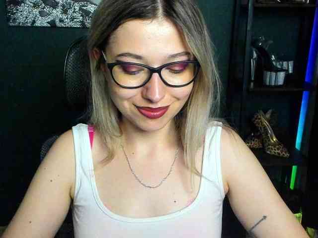 xxHeidiLove webcam