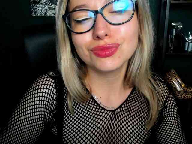 xxHeidiLove webcam