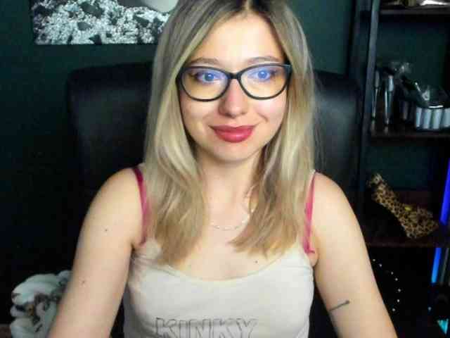 xxHeidiLove webcam