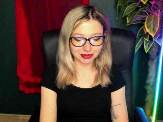 xxHeidiLove webcam
