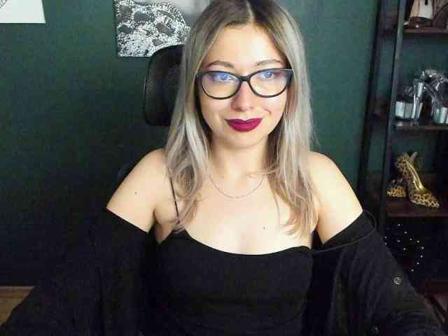 xxHeidiLove webcam