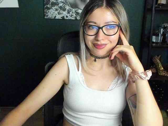 xxHeidiLove webcam