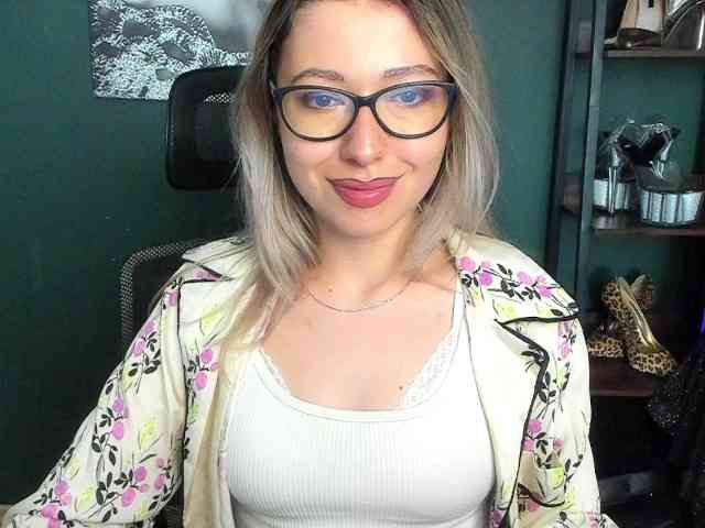 xxHeidiLove webcam