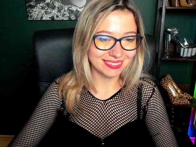 xxHeidiLove webcam