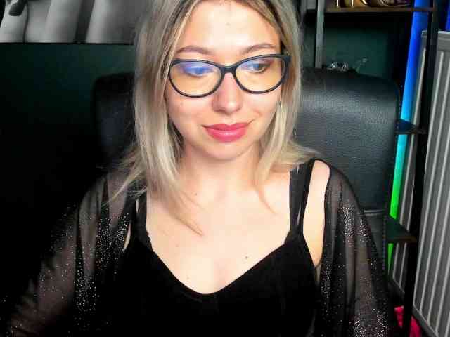 xxHeidiLove webcam