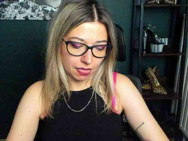 xxHeidiLove webcam