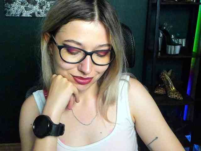 xxHeidiLove webcam