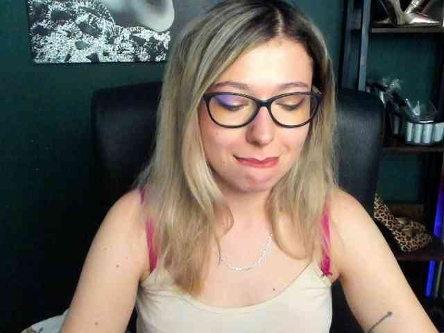 xxHeidiLove webcam