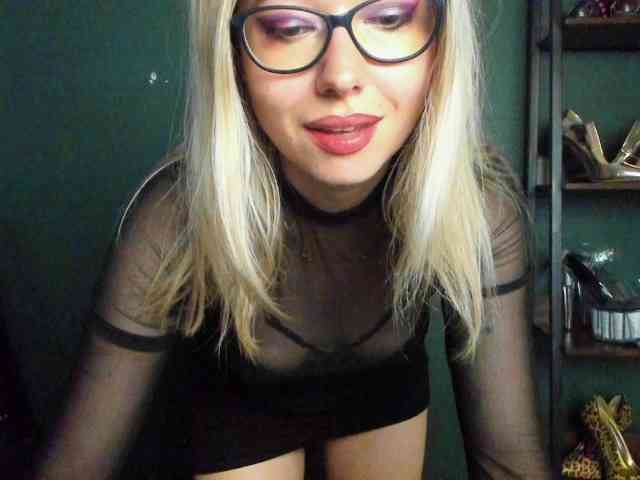 xxHeidiLove webcam