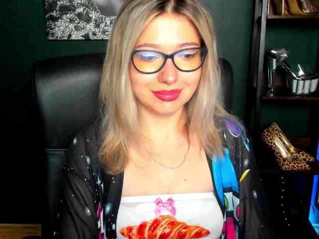 xxHeidiLove webcam