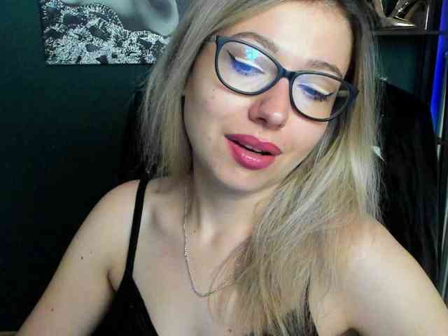 xxHeidiLove webcam