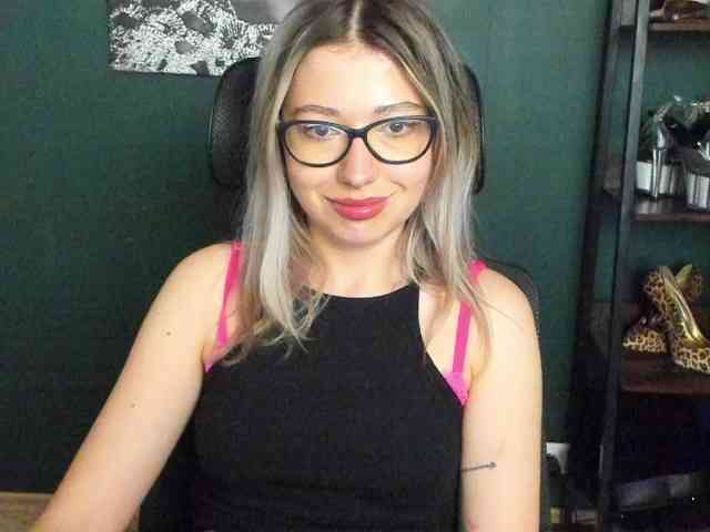 xxHeidiLove webcam