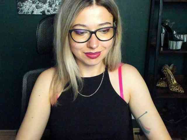 xxHeidiLove webcam