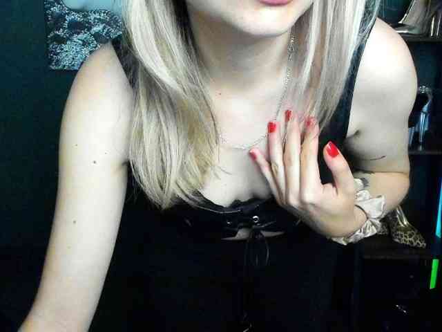 xxHeidiLove webcam