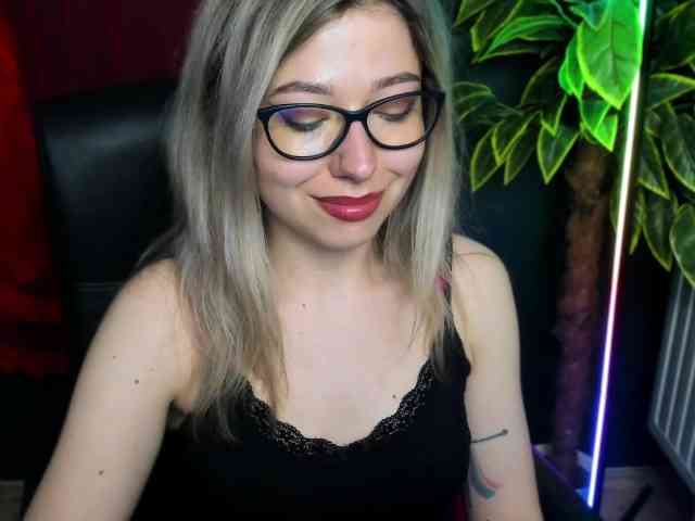 xxHeidiLove webcam