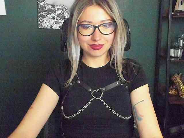 xxHeidiLove webcam