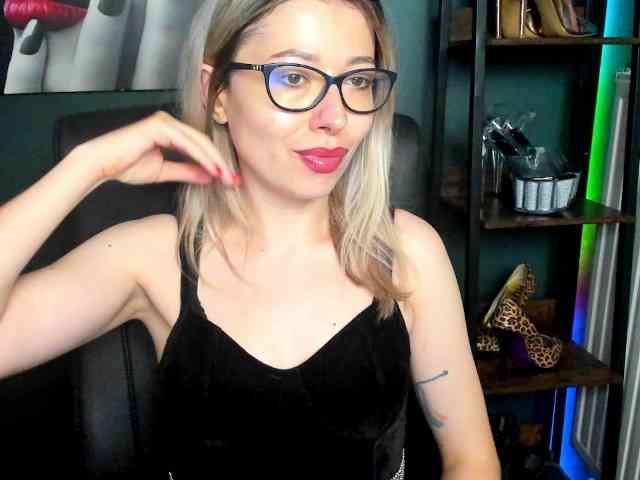 xxHeidiLove webcam