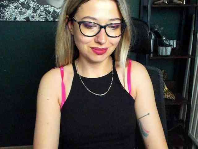 xxHeidiLove webcam