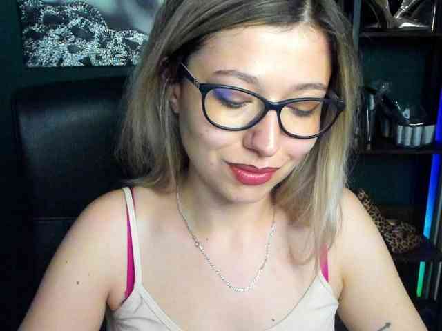 xxHeidiLove webcam
