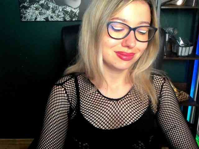 xxHeidiLove webcam