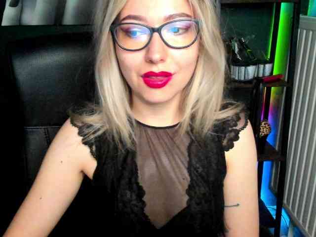 xxHeidiLove webcam