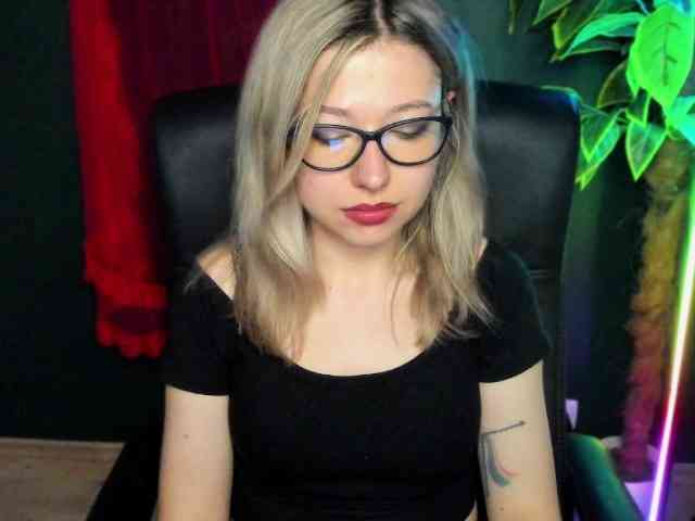 xxHeidiLove webcam