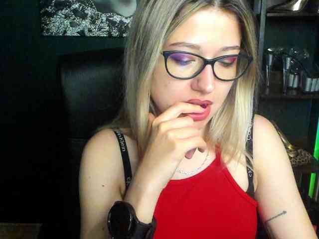 xxHeidiLove webcam