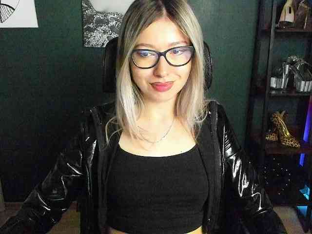 xxHeidiLove webcam