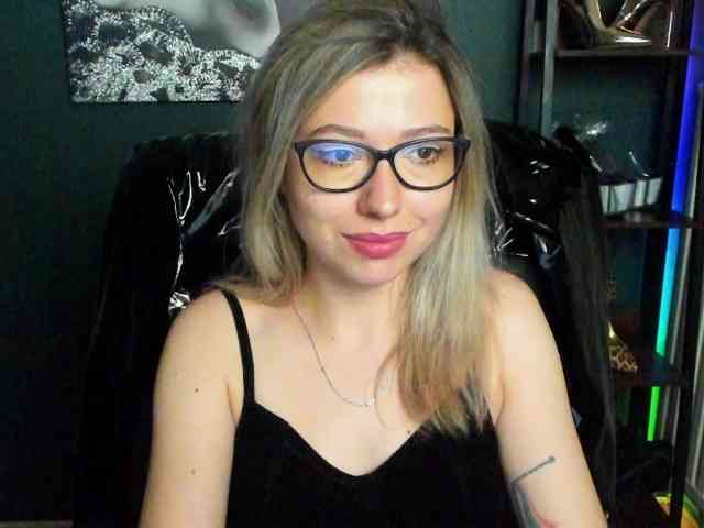 xxHeidiLove webcam