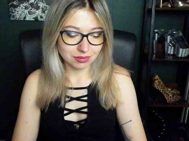 xxHeidiLove webcam