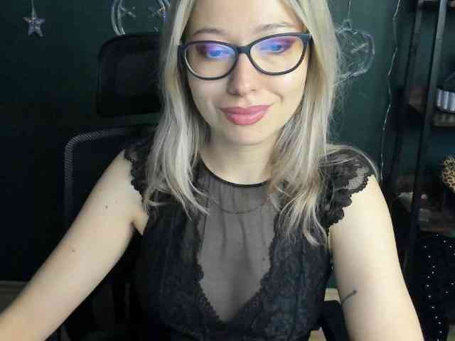 xxHeidiLove webcam