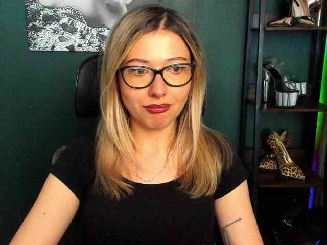 xxHeidiLove webcam