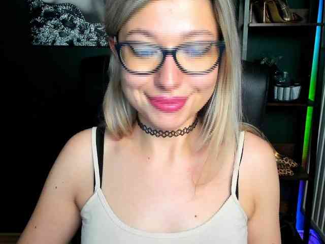 xxHeidiLove webcam