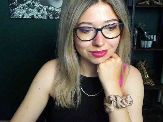 xxHeidiLove webcam