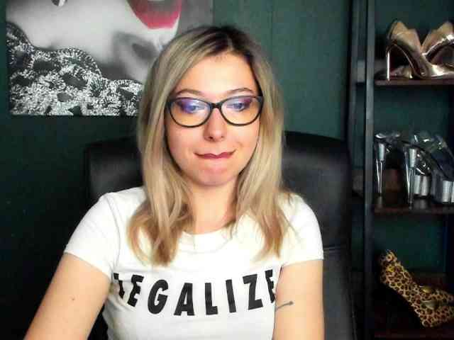 xxHeidiLove webcam