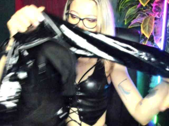 xxHeidiLove webcam