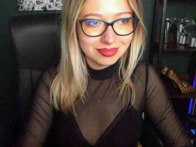xxHeidiLove webcam