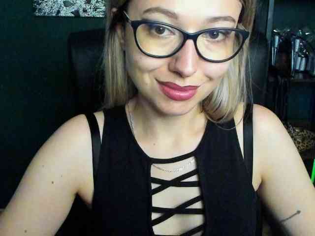 xxHeidiLove webcam