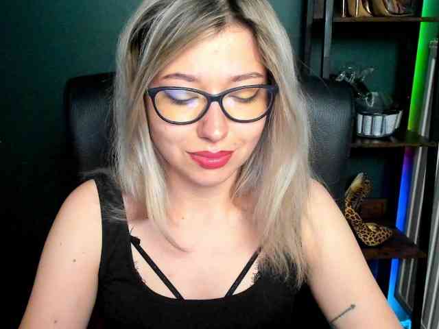 xxHeidiLove webcam