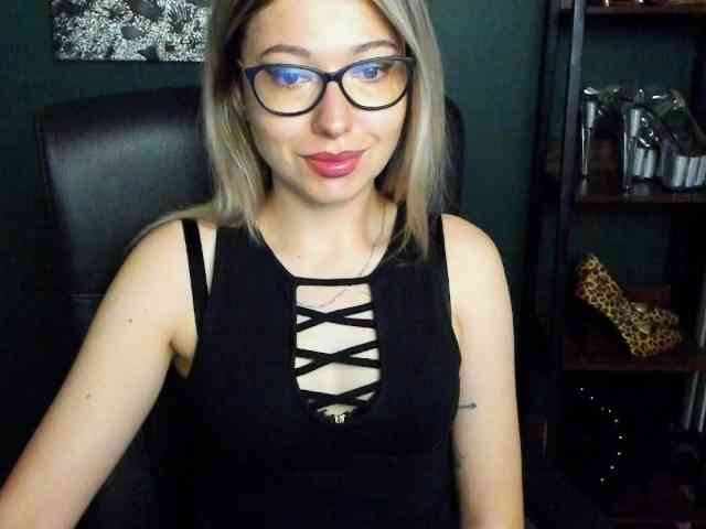 xxHeidiLove webcam