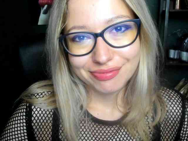 xxHeidiLove webcam