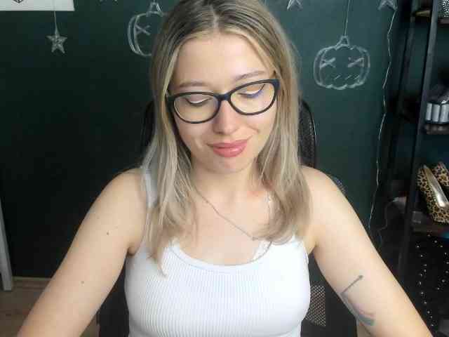 xxHeidiLove webcam