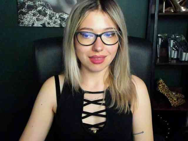 xxHeidiLove webcam