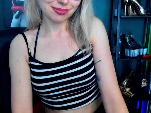 xxHeidiLove webcam