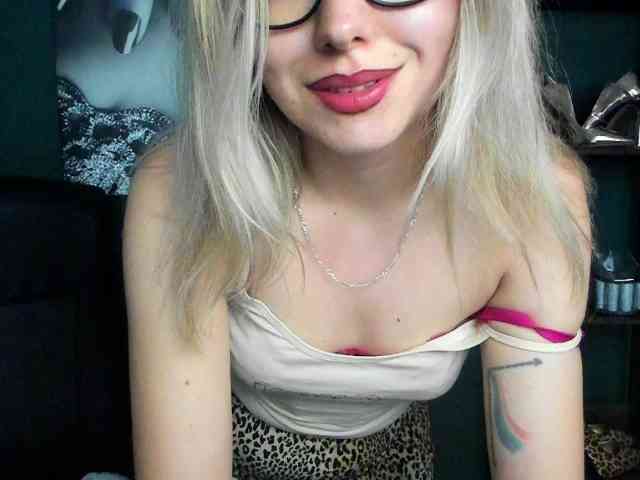 xxHeidiLove webcam