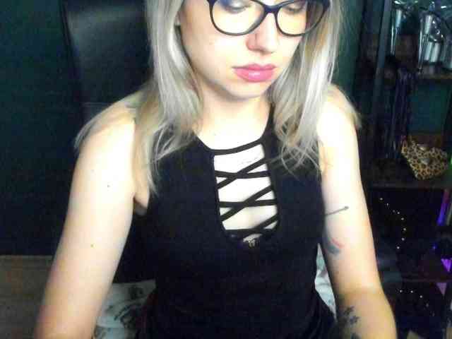 xxHeidiLove webcam