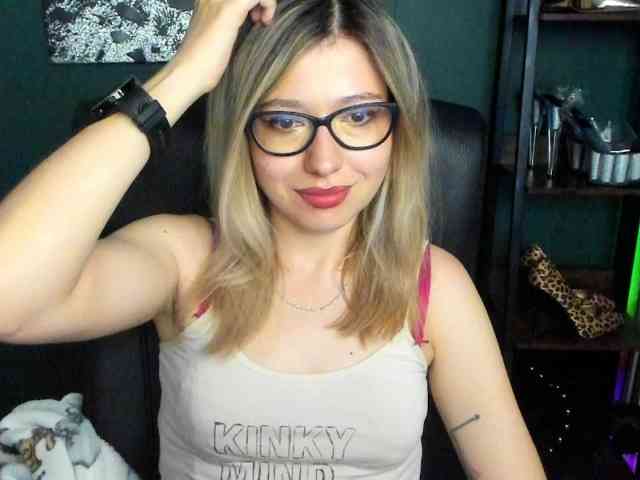 xxHeidiLove webcam
