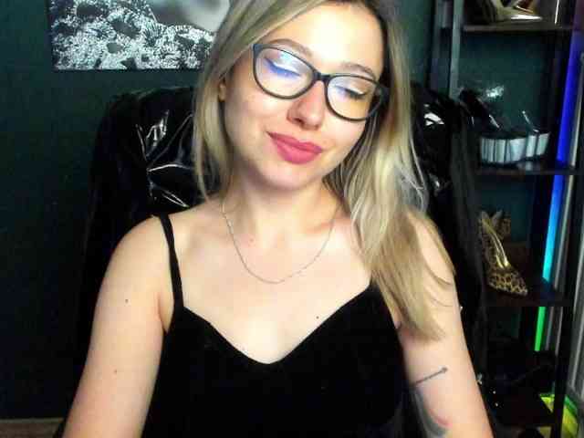 xxHeidiLove webcam