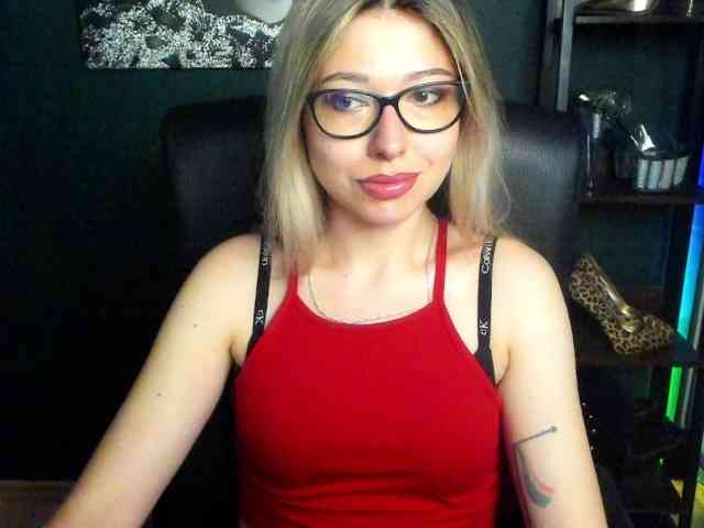 xxHeidiLove webcam