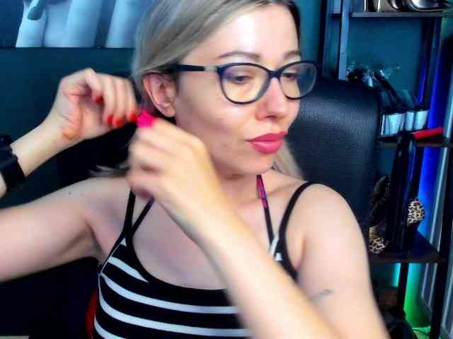 xxHeidiLove webcam